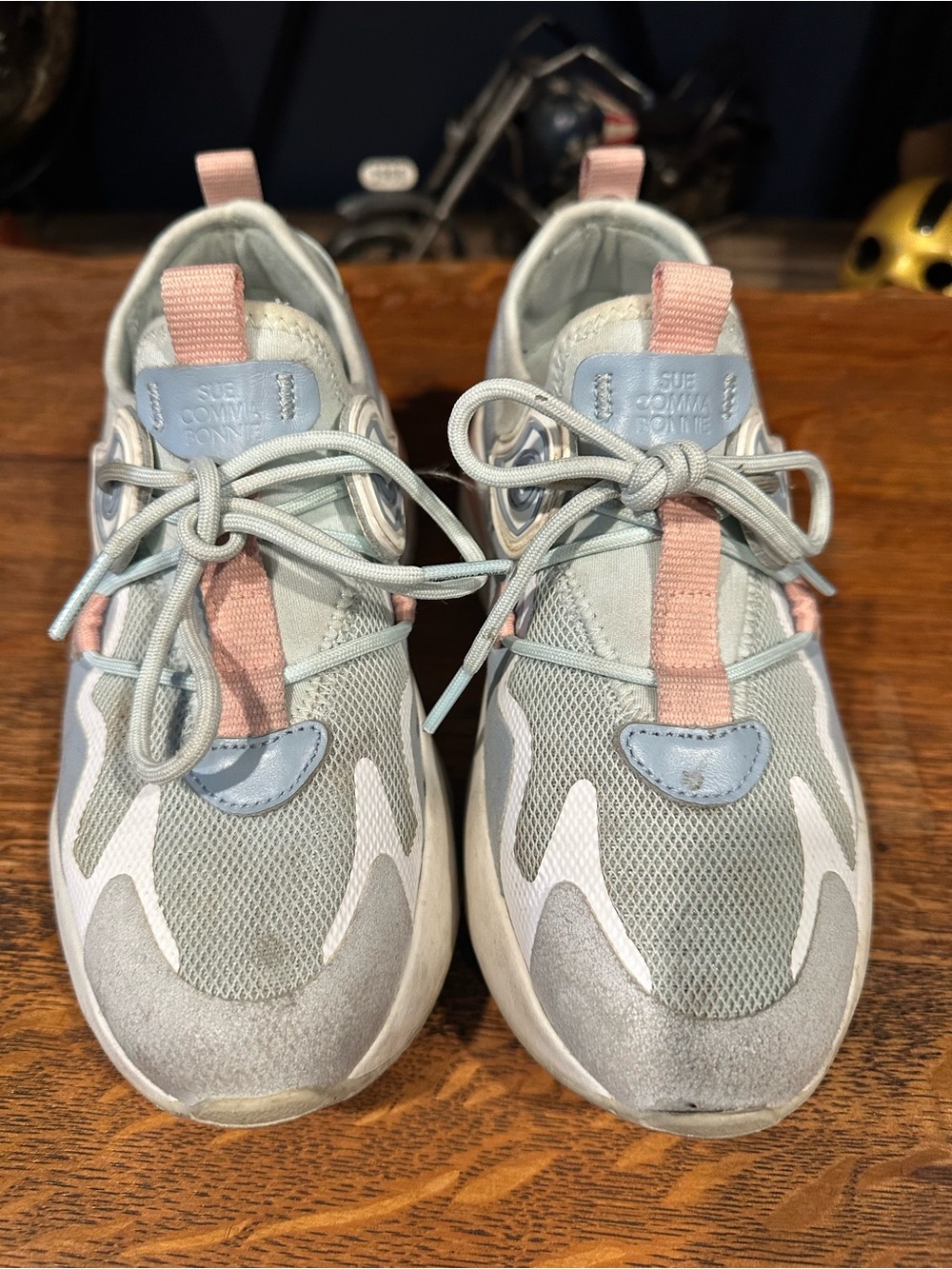 Women's Athletic Sneakers Suecomma Bonnie in Light Blue and Pink size 6
